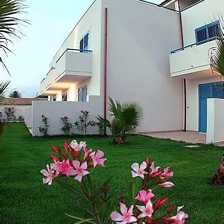 Parco Della Rocca Hotel Punta Braccetto